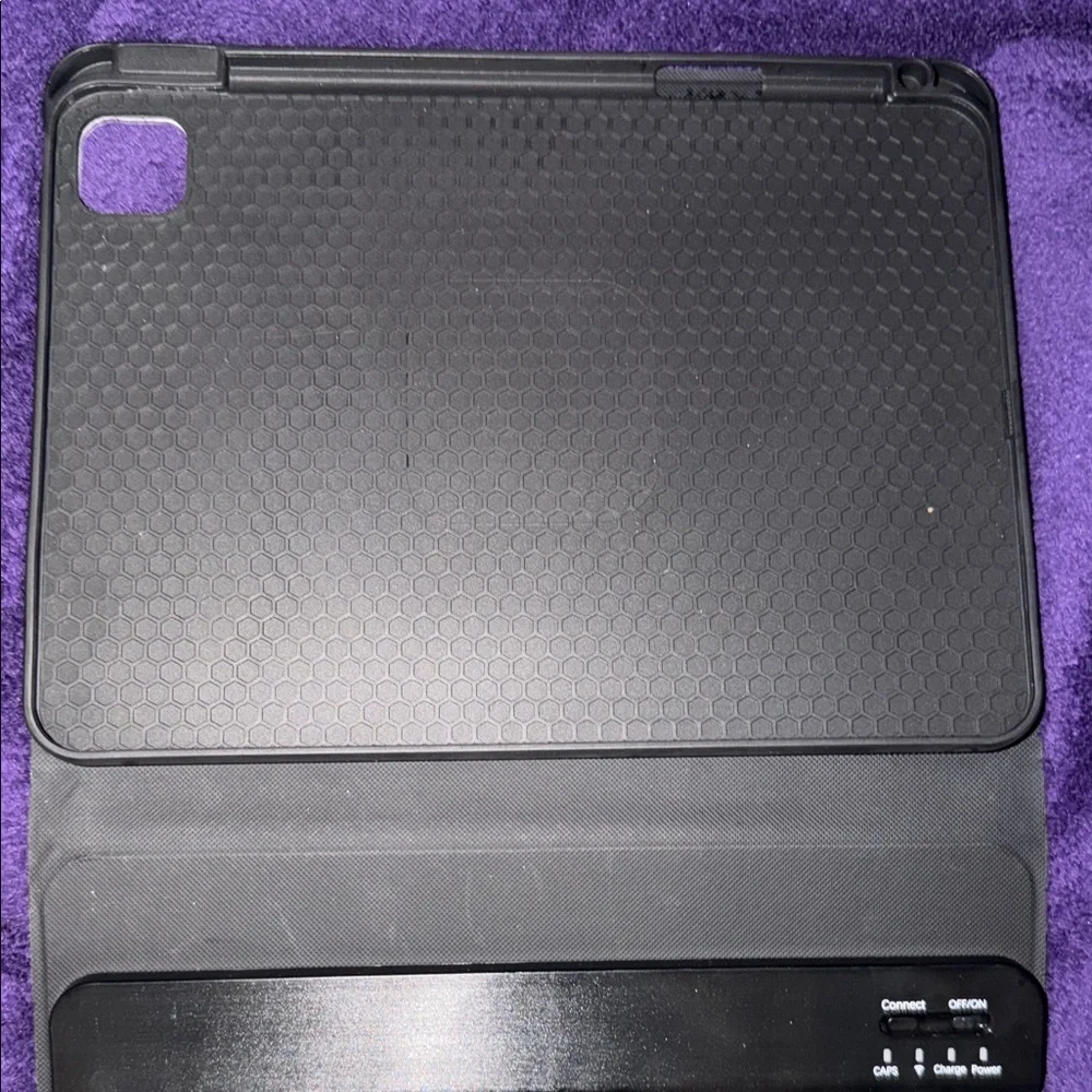 Black/Cream Daisy Print iPad Case/Keyboard